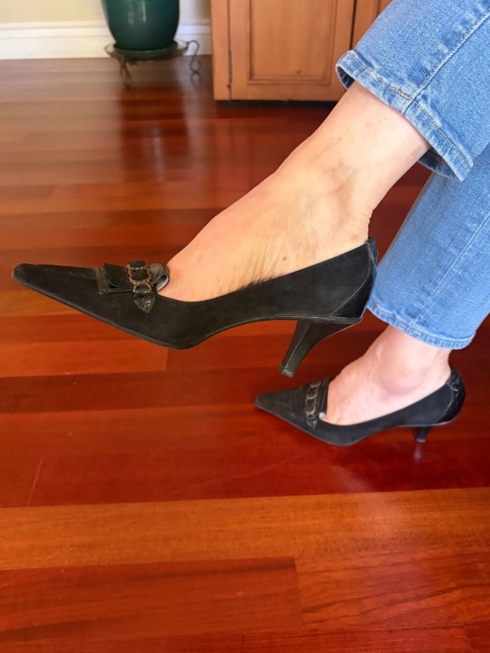 Arturo Chiang Black Suede pumps